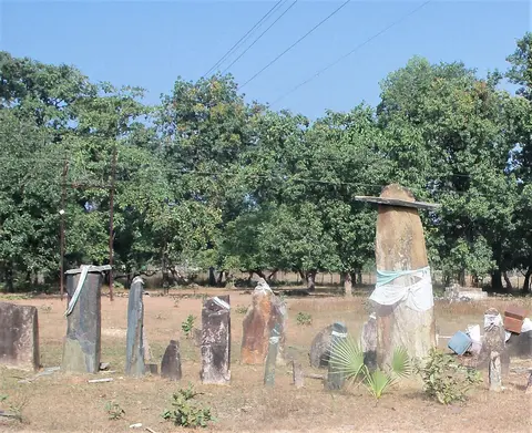 कलबंडाङ, गुरुपलि  Memorial stones at Gurupalli