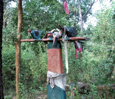 कलबंडाङ  Memorial stones/ obelisks