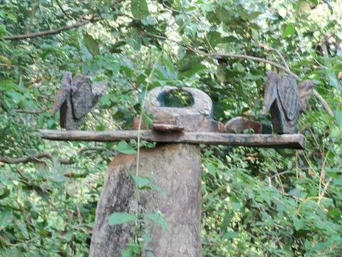 कलबंडाङ  Memorial stones/ obelisks