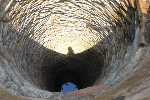 बंडाना सुवा, गुंडेनोळ्क  A well lined with stones in Gundenur