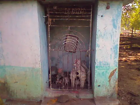 तांडोरा पेन, काटिवेलिता गूळ, एळ्सिल  Shrine of Kativeli, goddess of the Tando clan, in Elchil